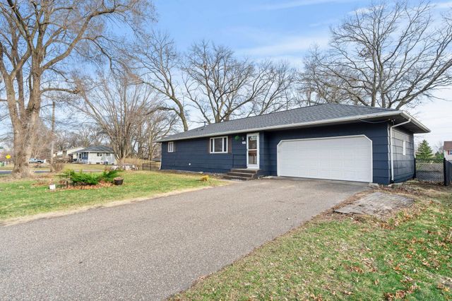 966 Oak Ridge Point NE, Blaine, MN 55434