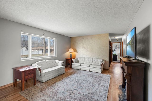 966 Oak Ridge Point NE, Blaine, MN 55434