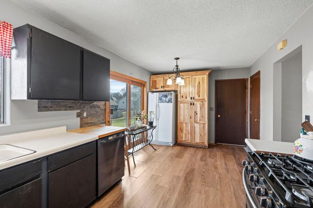 966 Oak Ridge Point NE, Blaine, MN 55434