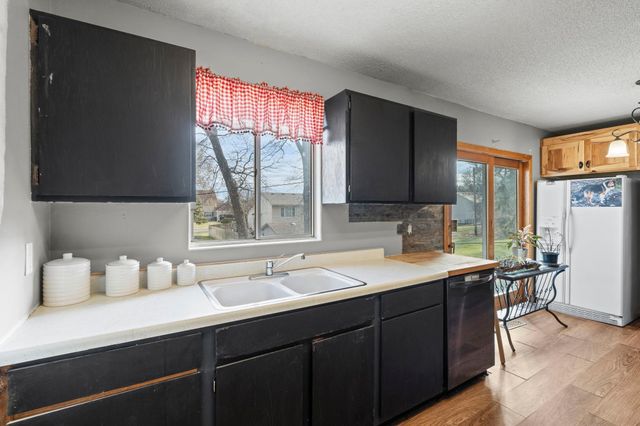 966 Oak Ridge Point NE, Blaine, MN 55434