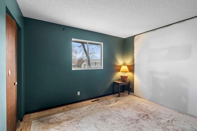 966 Oak Ridge Point NE, Blaine, MN 55434