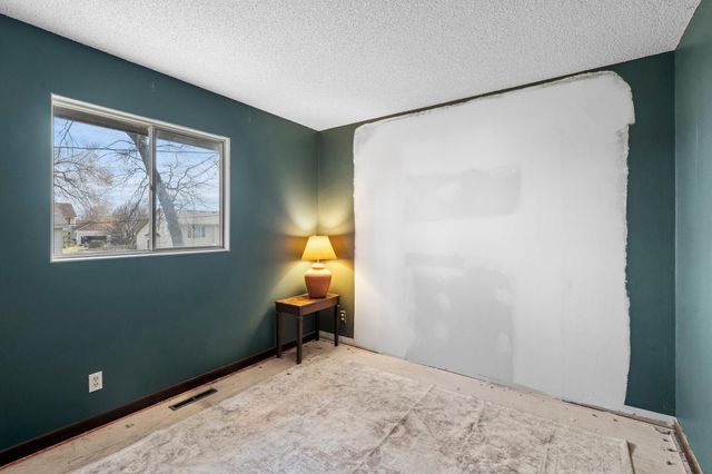 966 Oak Ridge Point NE, Blaine, MN 55434