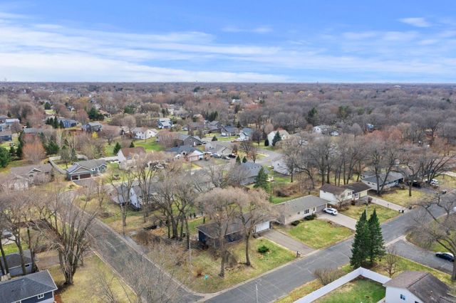 966 Oak Ridge Point NE, Blaine, MN 55434