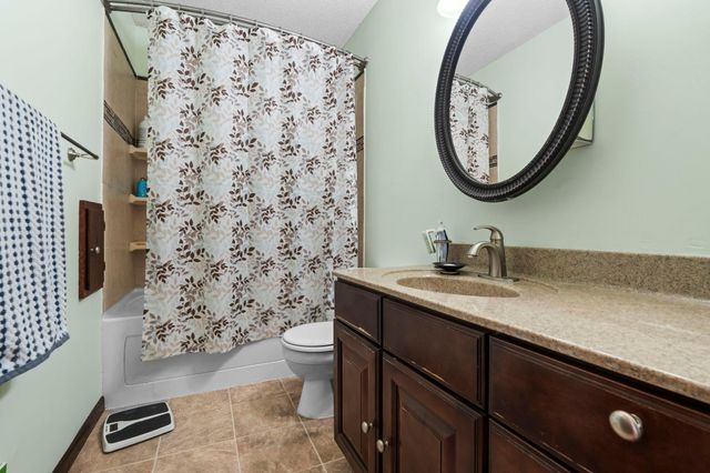 966 Oak Ridge Point NE, Blaine, MN 55434