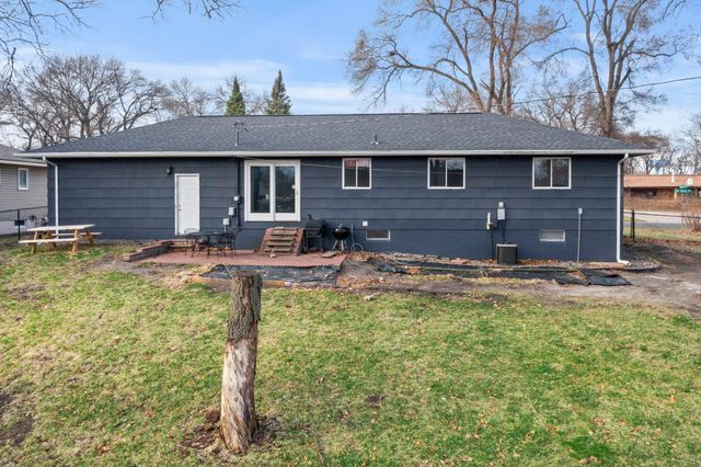 966 Oak Ridge Point NE, Blaine, MN 55434