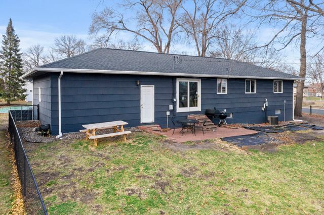 966 Oak Ridge Point NE, Blaine, MN 55434