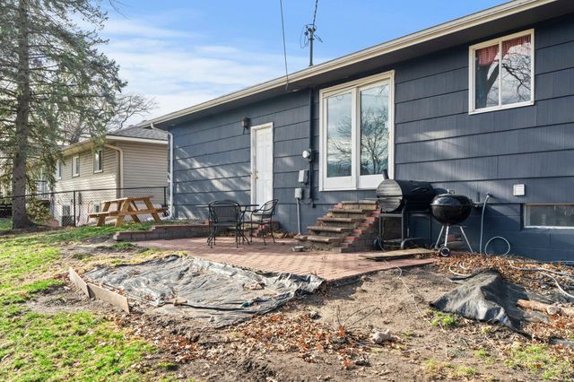 966 Oak Ridge Point NE, Blaine, MN 55434