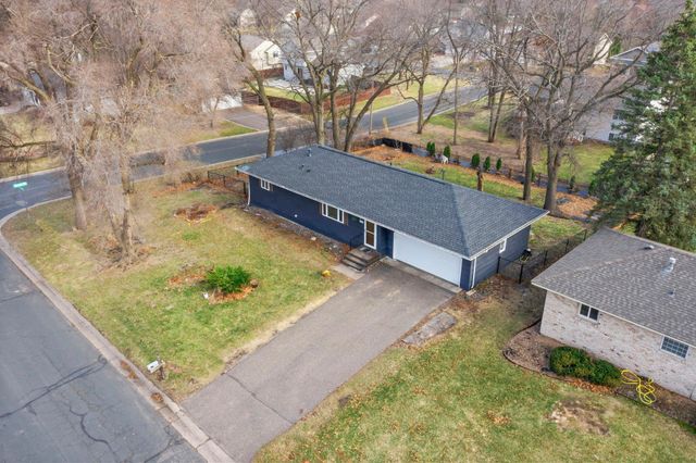 966 Oak Ridge Point NE, Blaine, MN 55434