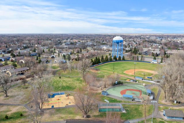 966 Oak Ridge Point NE, Blaine, MN 55434