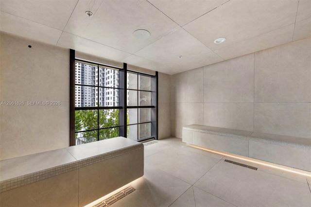 159 NE 6th St 3212, Miami, FL 33132