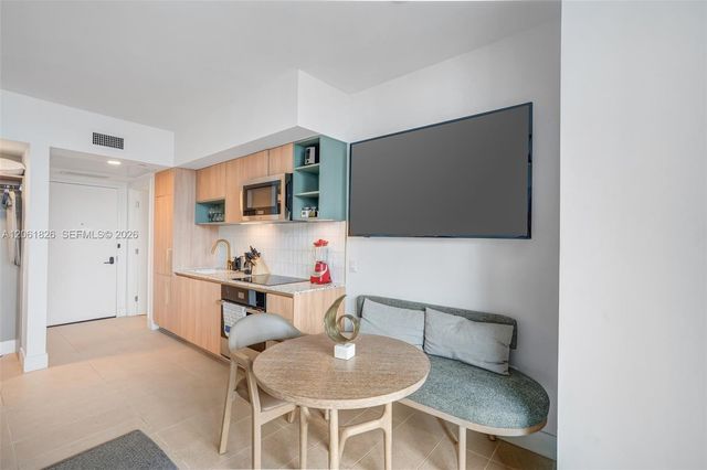 159 NE 6th St 3212, Miami, FL 33132