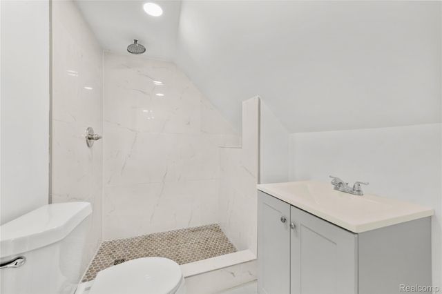 1523 E Madge Avenue, Hazel Park, MI 48030