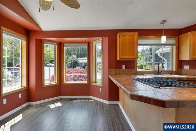 2537 Hoo Doo Dr NW, Salem, OR 97304