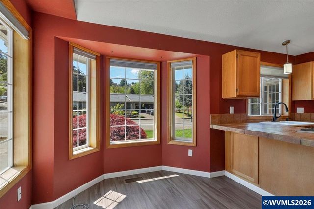 2537 Hoo Doo Dr NW, Salem, OR 97304