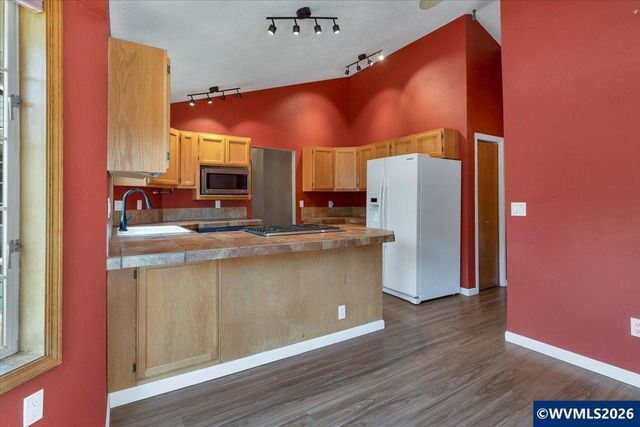 2537 Hoo Doo Dr NW, Salem, OR 97304