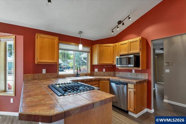 2537 Hoo Doo Dr NW, Salem, OR 97304