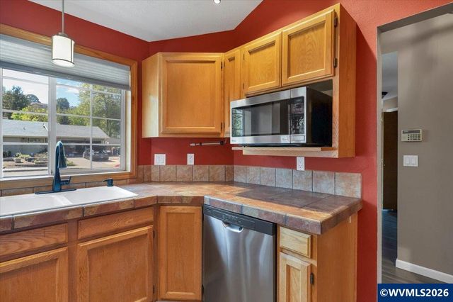 2537 Hoo Doo Dr NW, Salem, OR 97304