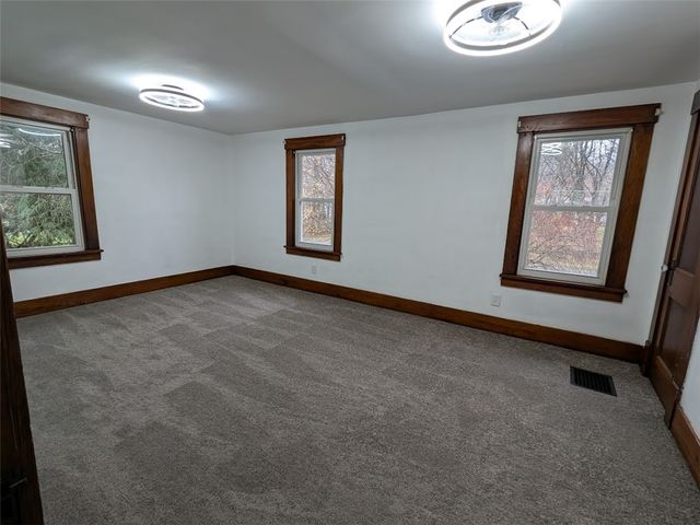 2019 Parkdale Ave., Hermitage, PA 16148