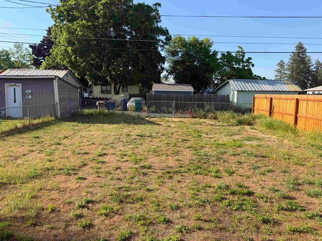 915 E Everett Ave, Spokane, WA 99207