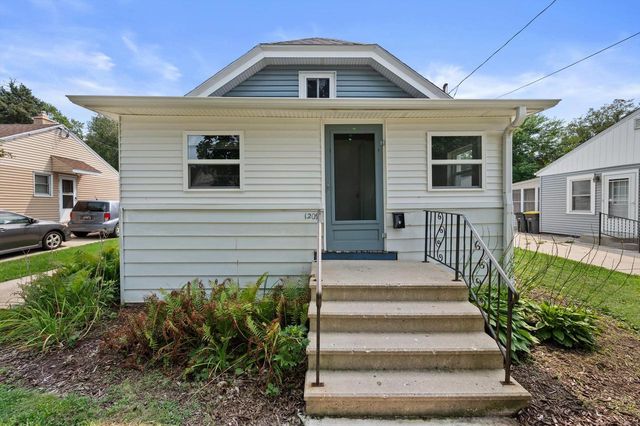 1209 Ellis STREET, Waukesha, WI 53186