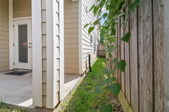 7705 Shannon Drive, Houston, TX 77055