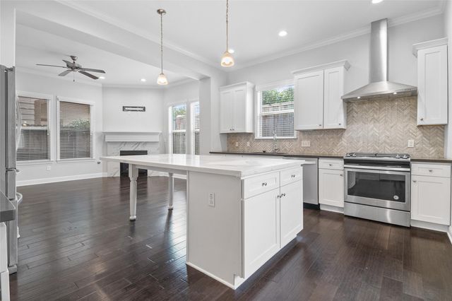 7705 Shannon Drive, Houston, TX 77055