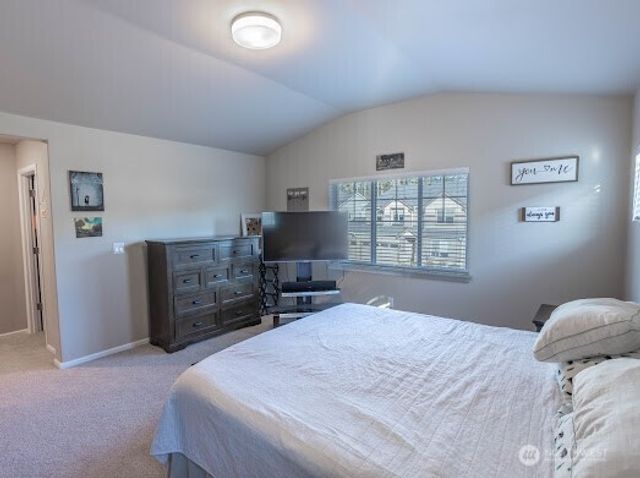 17622 Crossing Drive E, Puyallup, WA 98374