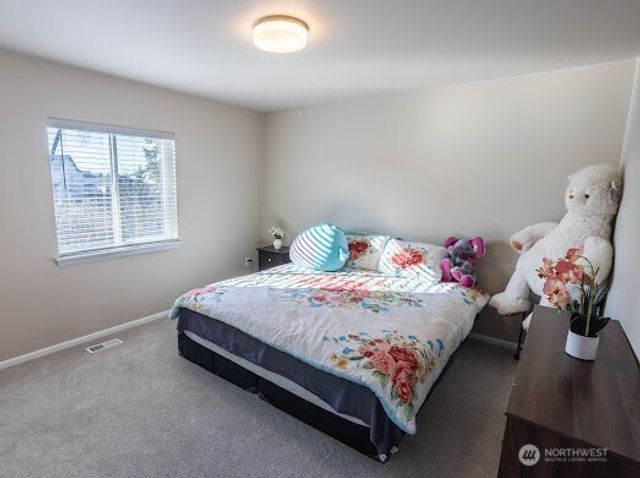 17622 Crossing Drive E, Puyallup, WA 98374