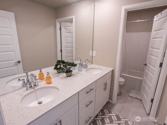 17622 Crossing Drive E, Puyallup, WA 98374