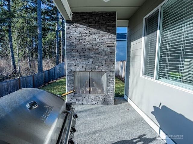 17622 Crossing Drive E, Puyallup, WA 98374