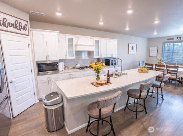 17622 Crossing Drive E, Puyallup, WA 98374