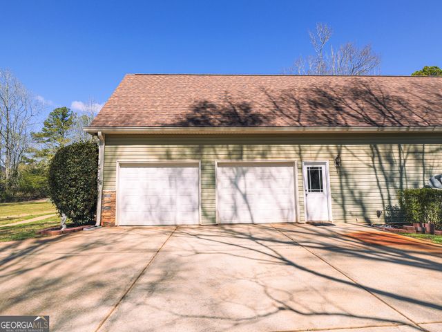 135 Fischer Spur Road, Newnan, GA 30265