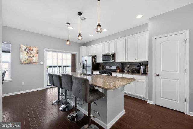 8 IRON GATE RD, Sicklerville, NJ 08081