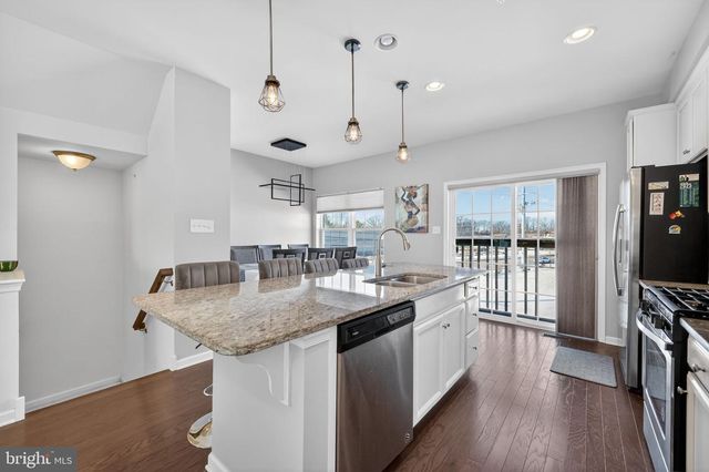 8 IRON GATE RD, Sicklerville, NJ 08081