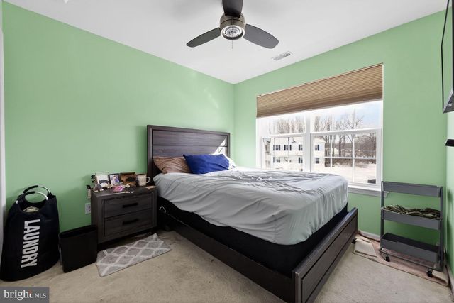 8 IRON GATE RD, Sicklerville, NJ 08081