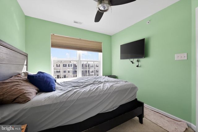 8 IRON GATE RD, Sicklerville, NJ 08081