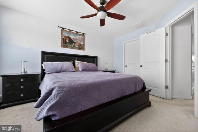 8 IRON GATE RD, Sicklerville, NJ 08081