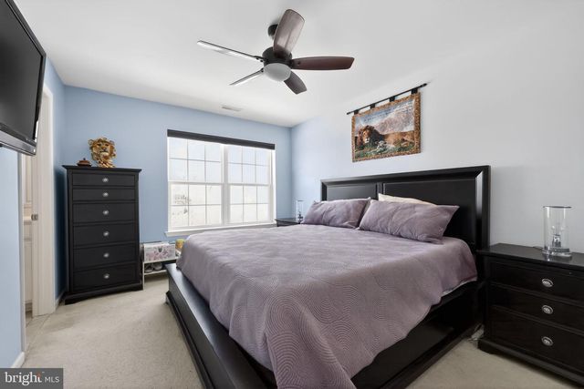 8 IRON GATE RD, Sicklerville, NJ 08081