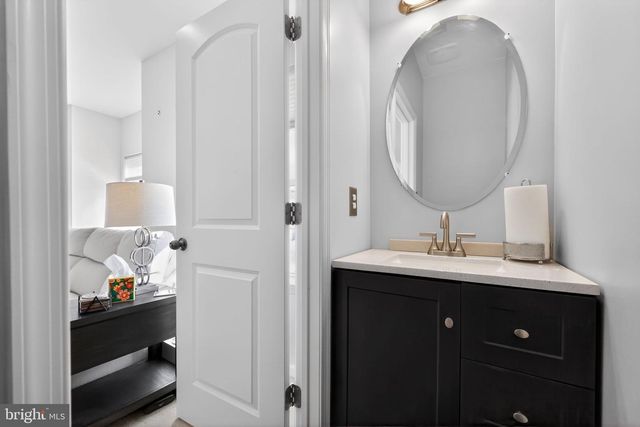 8 IRON GATE RD, Sicklerville, NJ 08081