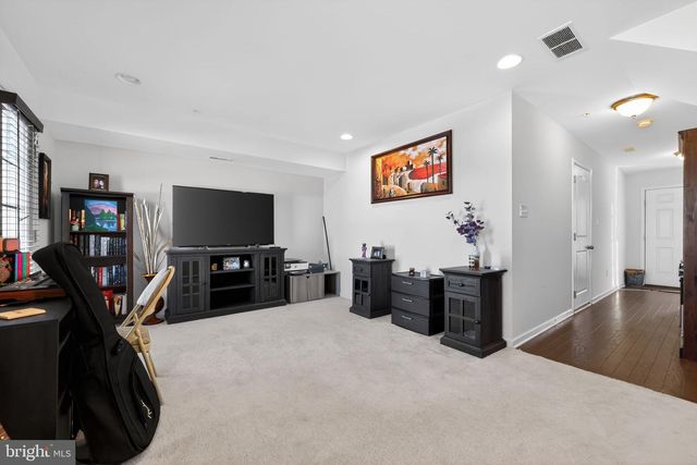 8 IRON GATE RD, Sicklerville, NJ 08081