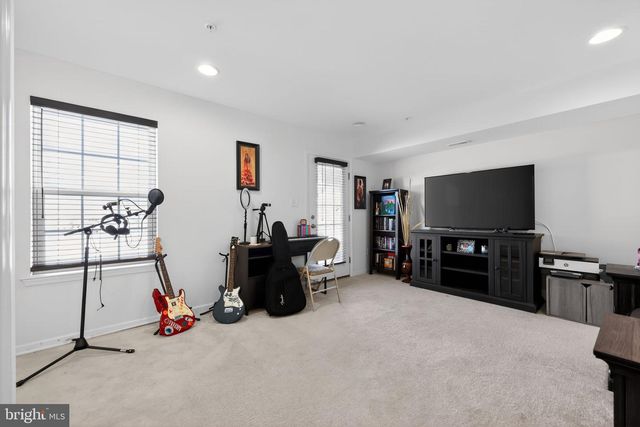 8 IRON GATE RD, Sicklerville, NJ 08081