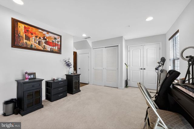 8 IRON GATE RD, Sicklerville, NJ 08081