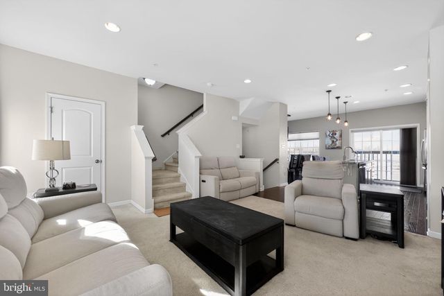 8 IRON GATE RD, Sicklerville, NJ 08081