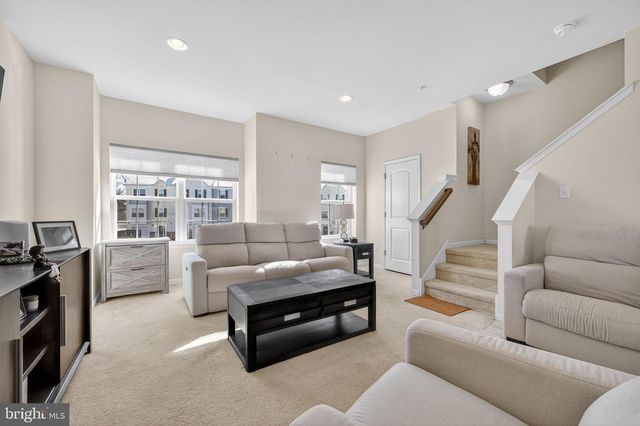 8 IRON GATE RD, Sicklerville, NJ 08081