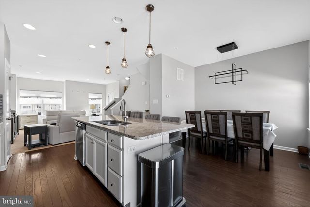 8 IRON GATE RD, Sicklerville, NJ 08081