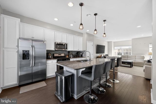 8 IRON GATE RD, Sicklerville, NJ 08081