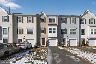 8 IRON GATE RD, Sicklerville, NJ 08081