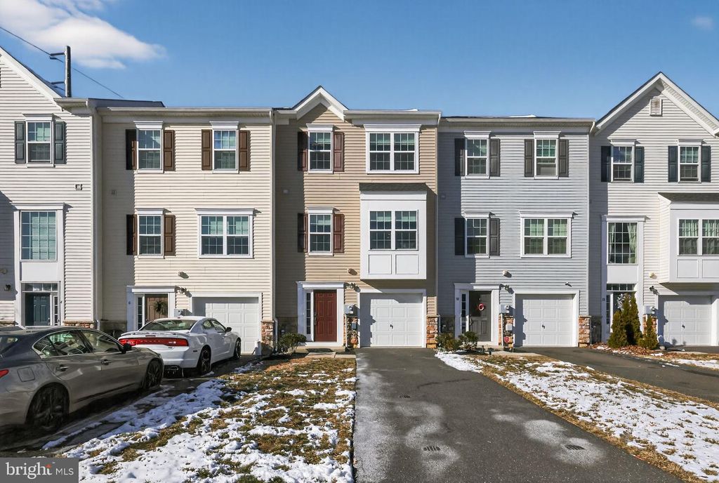 8 IRON GATE RD, Sicklerville, NJ 08081