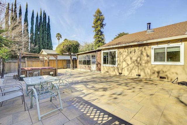 313 Oakberry Way, San Jose, CA 95123