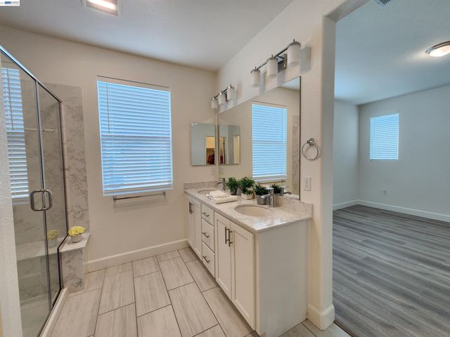 417 Mystic Ln, Pittsburg, CA 94565